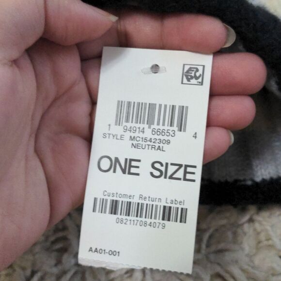 On 34th Neutral Stripes Beanie - Picture 4 of 6